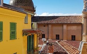 Sunny Apartment In Heart Of Nice Old Town